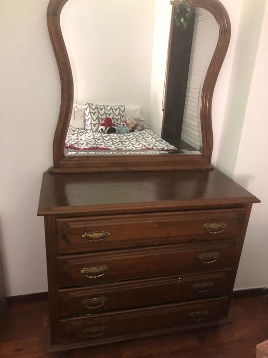 Cómoda com espelho
