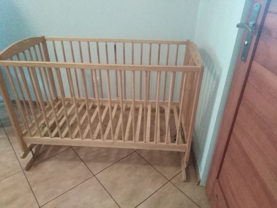 Łóżeczko niemowlęce drewniane