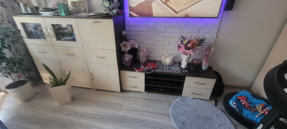 Meble do salonu + szafa – komplet tanio
Meble do salonu + szafa – komplet tanio