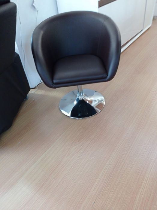 Cadeira giratória cor preto