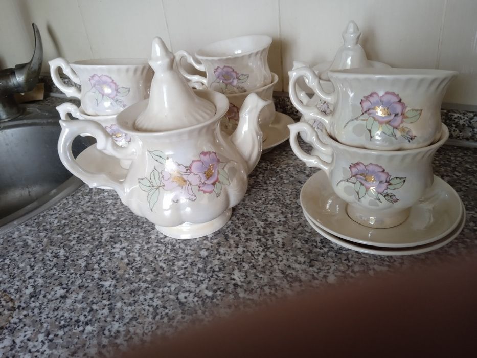 Сервиз чайный на 6 персон. Б.у. блюдец 5 шт.