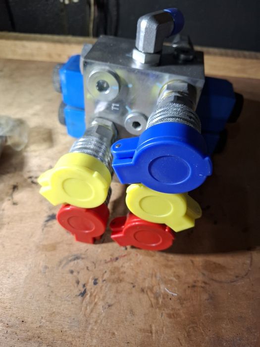 Rozdzielacz  dwusekcyjny sterowany  cewkami 12v tur