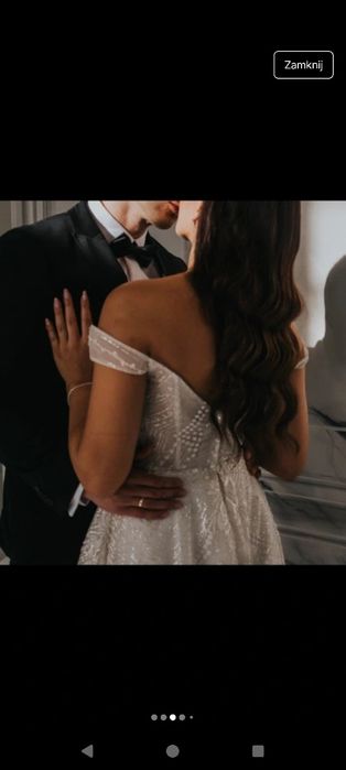 Błyszcząca suknia ślubna