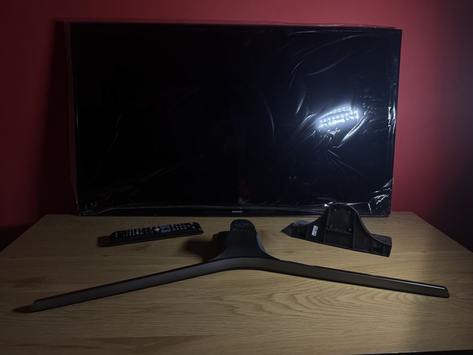 Samsung Smart TV + pilot + pudełko + stojak | sprawny | bardzo dobry stan
