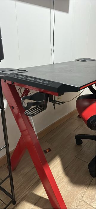 Mesa Gamer Preta e Vermelha