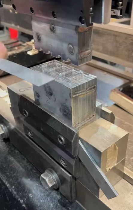 Narzędzia do prasy / giętarki. Kształtowniki do niskich serii