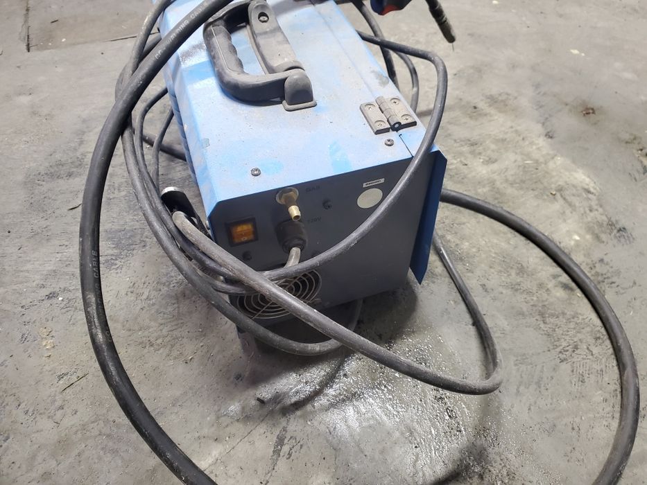 Це зварювальний напівавтомат Tesla Weld. Підтримує режими зварювання M