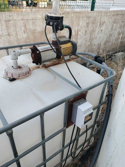 Depósito 1000 litros água com bomba de água monofásica