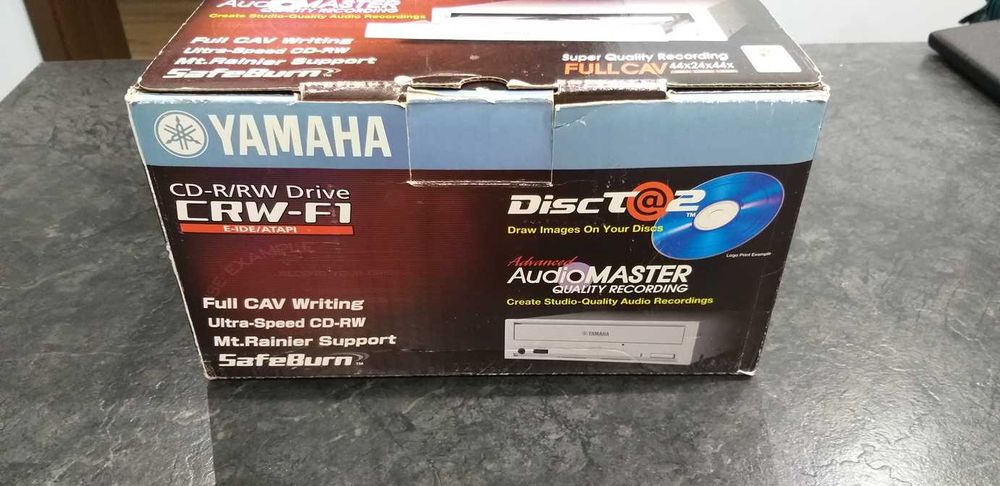 YAMAHA CRW F1 CDRW nagrywarka, bardzo dobry stan