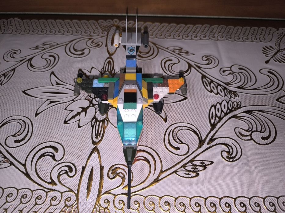 Продам лего истребитель