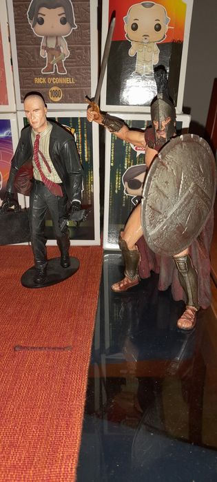 Figuras Mcfarlane Leonidas 300 e Hitman Agent 47