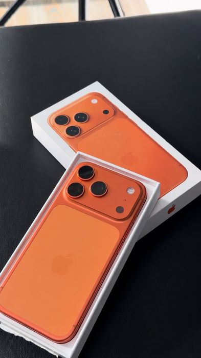 iPhone 17 Pro Cosmic Orange