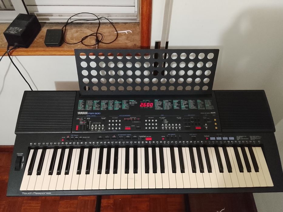 Teclado Yamaha PSR 500 A funcionar perfeitamente