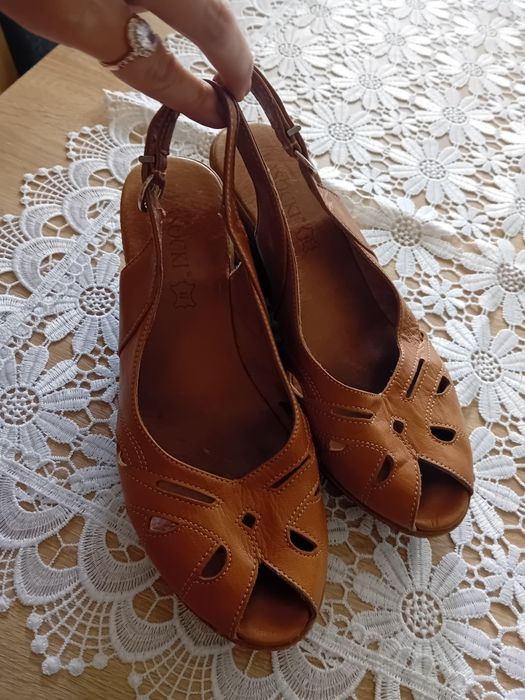 Lasocki skórzane sandaly damskie na koturnie 39