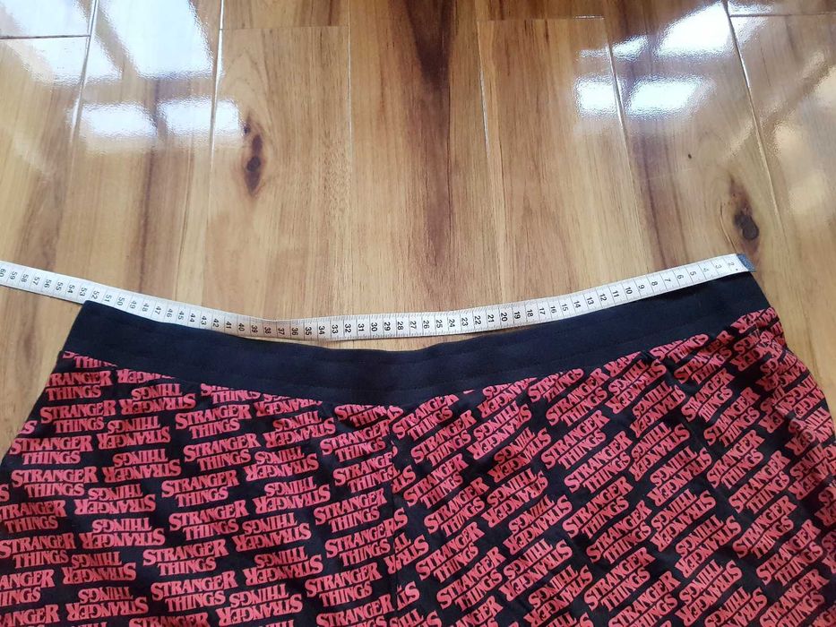 Spodnie Stranger Things Netflix Tesco czerwone czarne 2XL bawełna