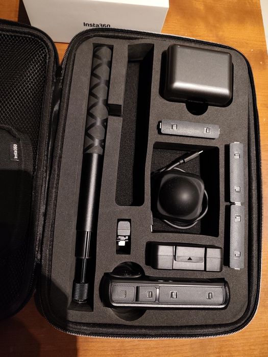 Vendo insta 360 X4  praticamente nova.