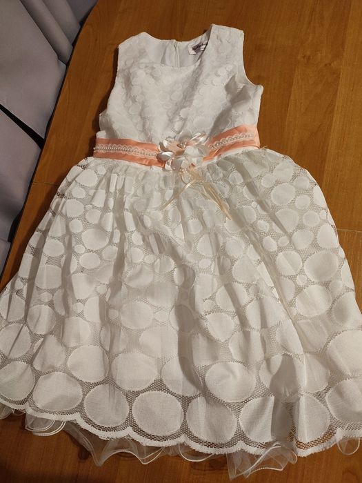 Biała elegancka sukienka (rozm. Ok. 140)