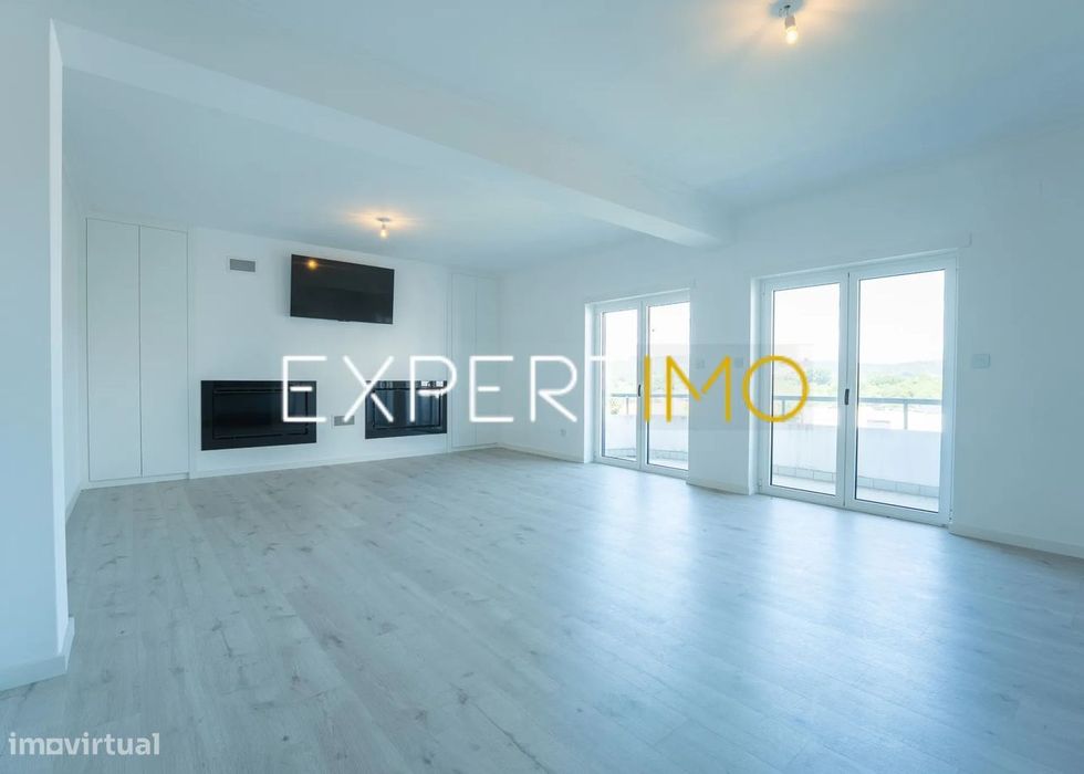 Apartamento T3+1 Totalmente Remodelado