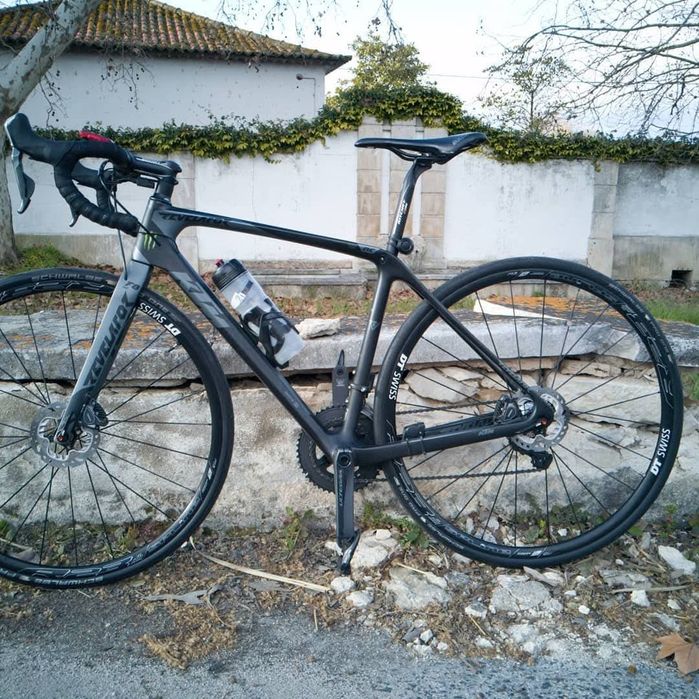Bicicleta de estrada KTM Revelator Sky di2