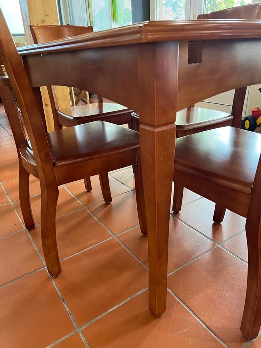 Mesa de jantar extensível de 6 a 8 pessoas + 4 cadeiras