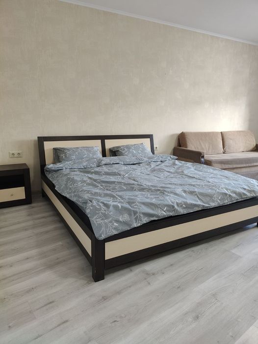 Подобово вул. Юлії Здановської 71г  поряд Інститут Раку