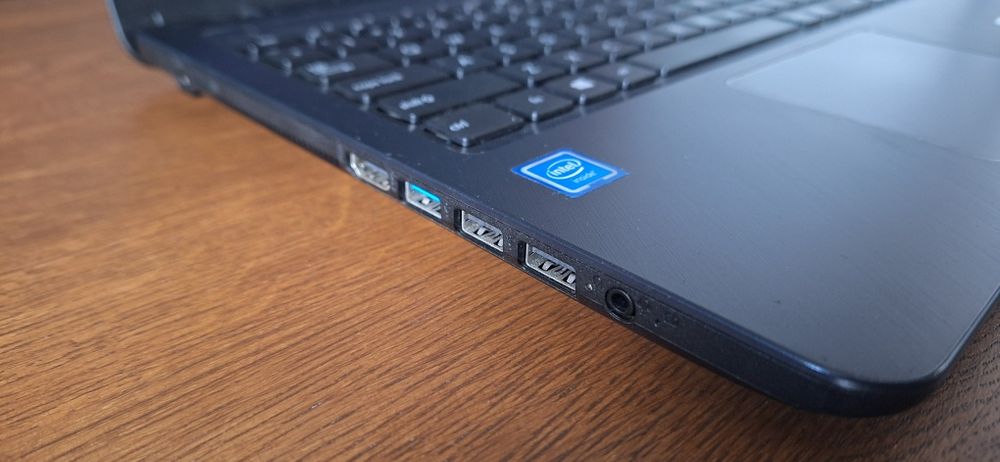 Laptop Asus Vivobook Intel/4GB RAM/256 SSD/WIN 11