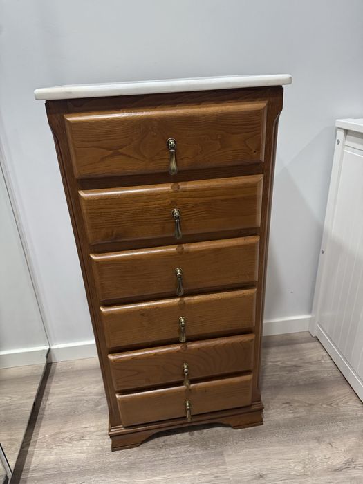 Armário de madeira maciça com mármore por cima