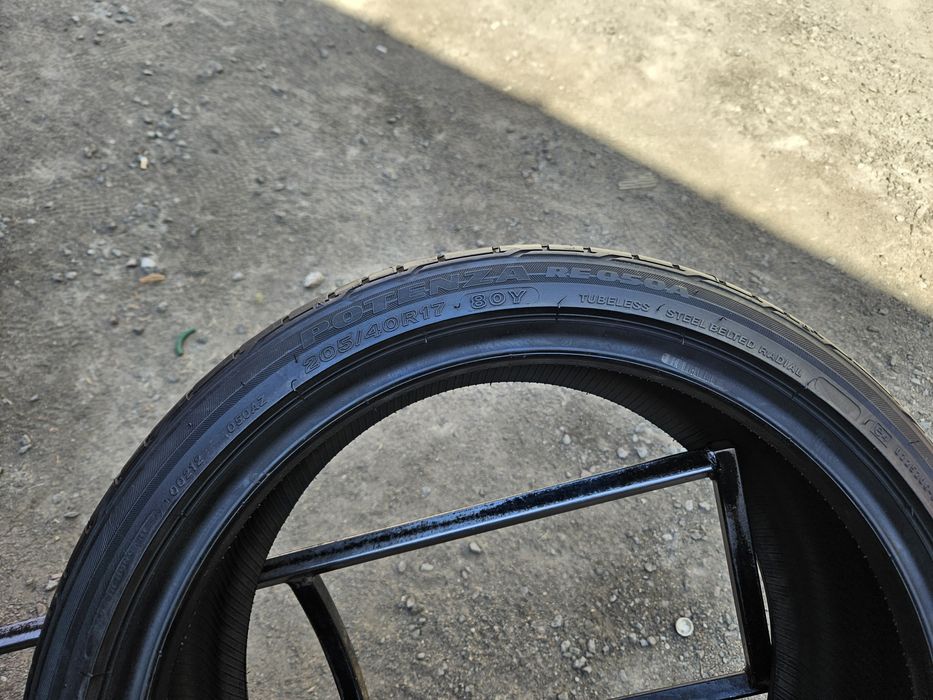 Шины БУ 205 40 R 17 Bridgestone Potenza RE050A комплект лето