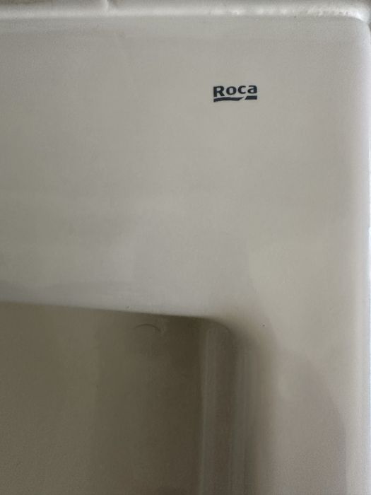 Lavatório Suspenso Roca com torneira Bruma