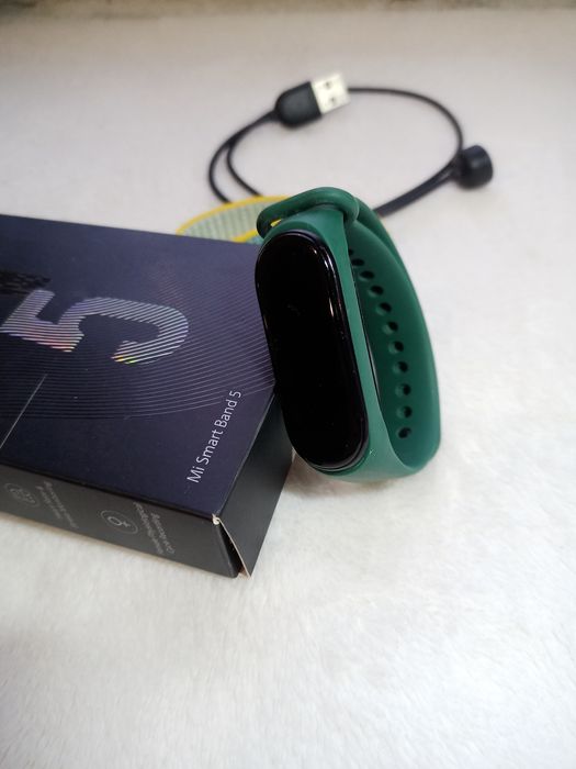 Лот фітнес-браслетів.