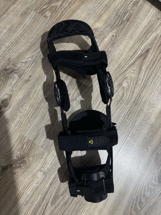 Orteza klatkowa na kolano medi m.4s comfort  PCL ACL  PRAWA ROZMIAR M