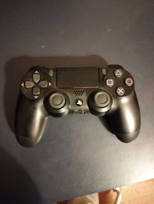 PS4 with 1 TB Memory + Controller64563930997251121