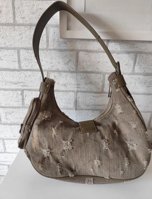 Torebka z wieloma kieszonkami Bershka