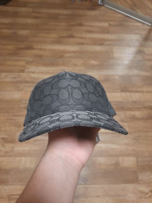 Продам кепку Coach