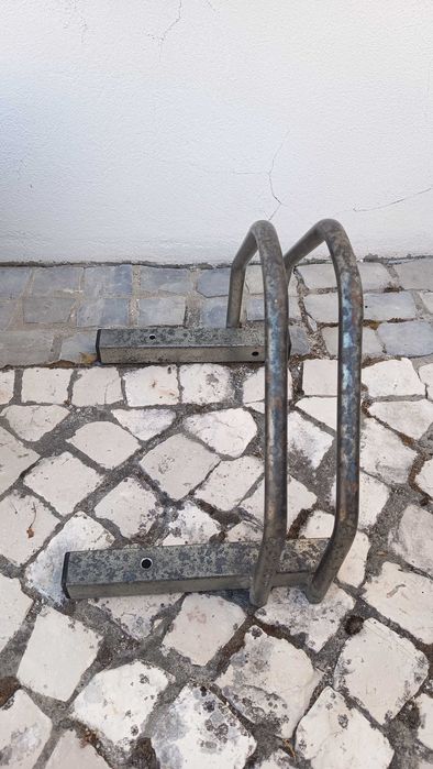 Suporte zincado para bicicleta