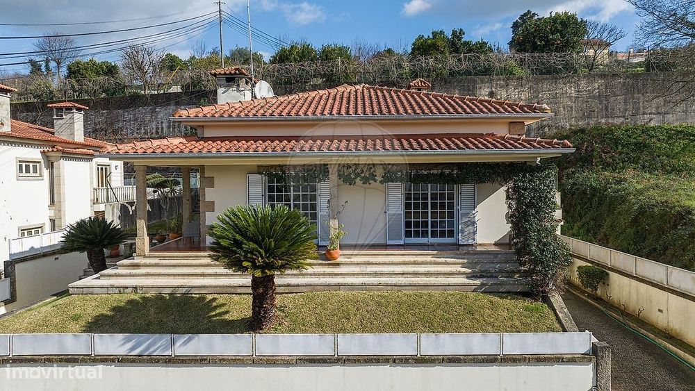 T5 Detached House for Sale