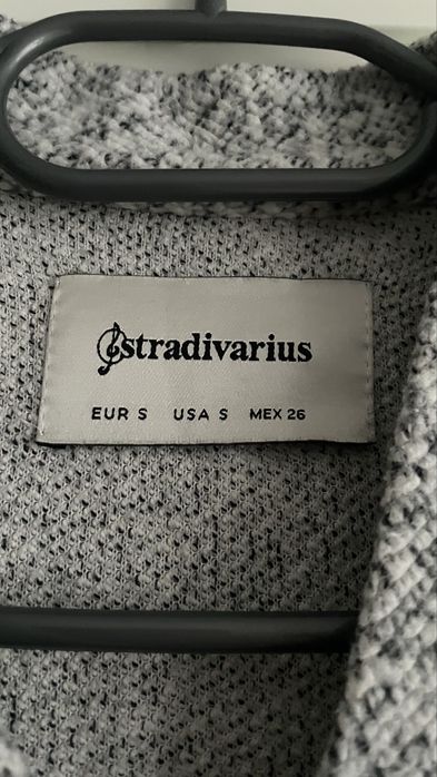 Szary plaszcz narzutka kardigan Stradivarius S/36 melanzowy zapinany