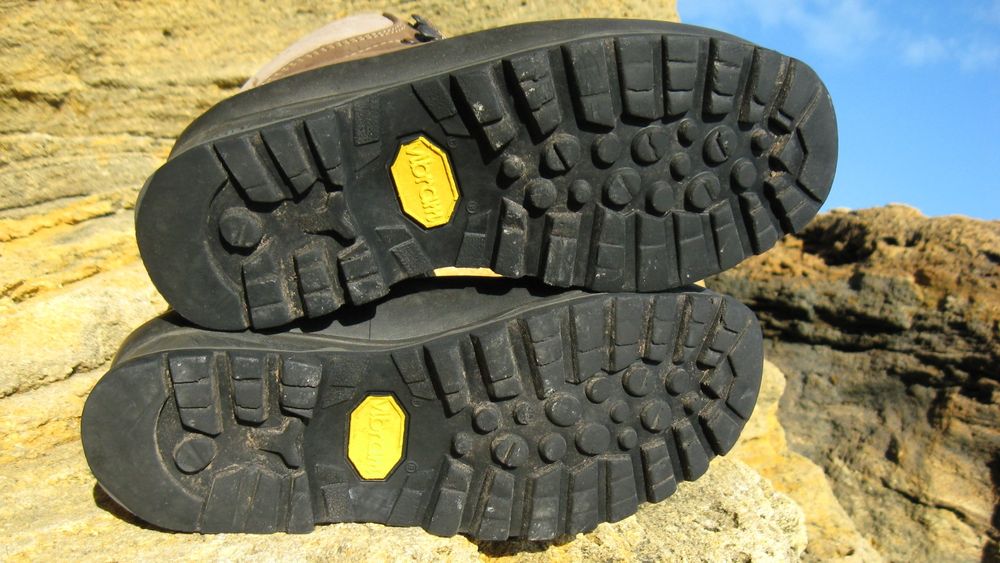 Ботинки Meindl трекинговые Кожа Подошва Vibram
Кожа. Подошва Vibram.