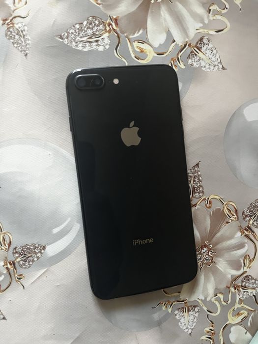 Телефон iPhone 8+ на запчастини