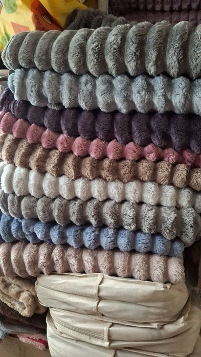 Велюрові пледи-шарпеї