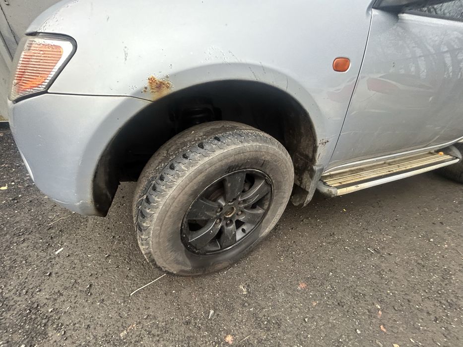 L 200 navara hilux ranger для зсу пікап