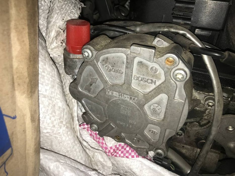 Вакуумний насос 03L145100F VW 2.0 TDI