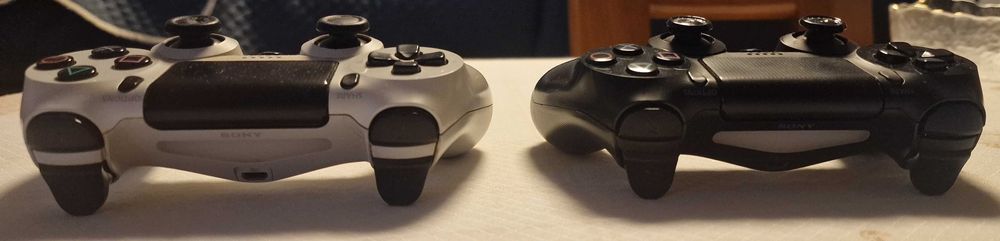 PlayStation 4 1Tb + 2 comandos DualShock 4 + 12 jogos