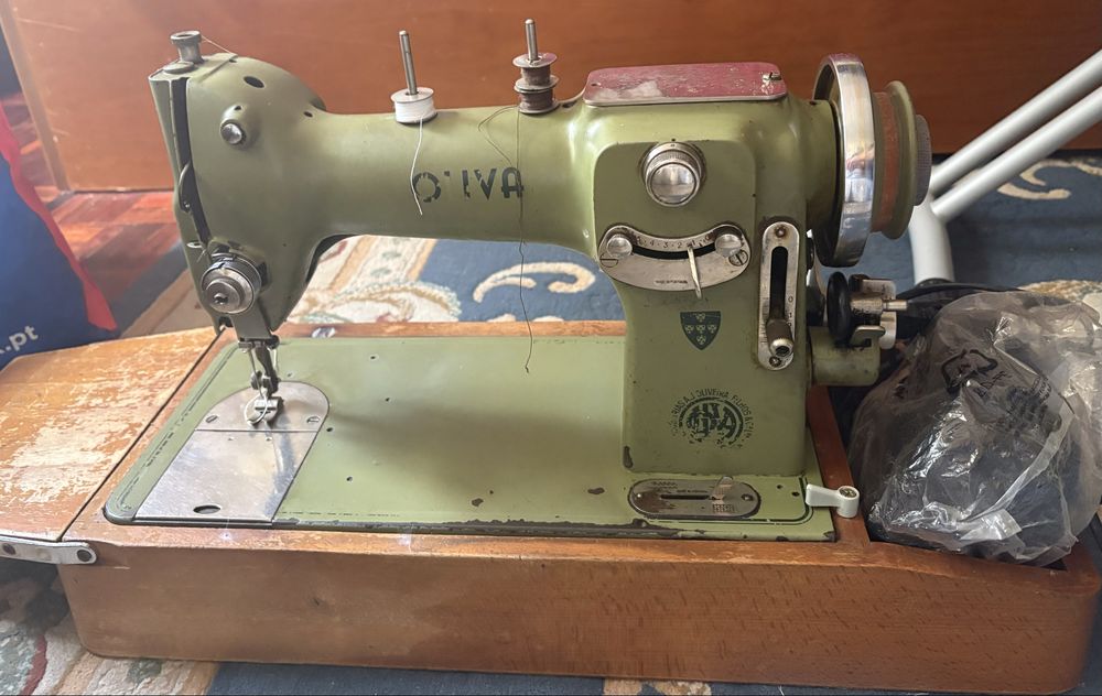 Maquina costura antiga com motor