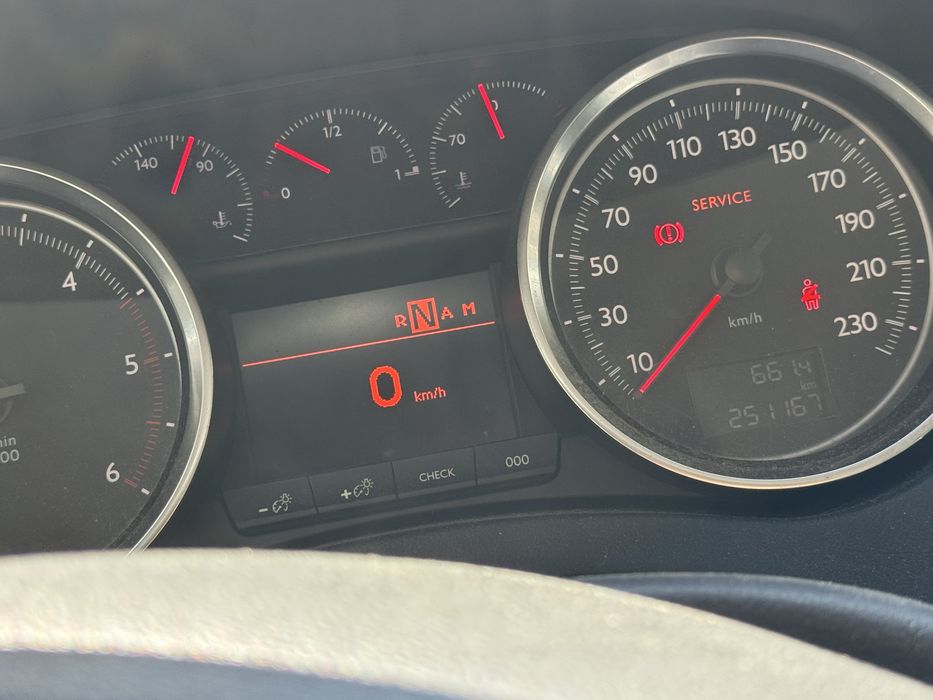 Peugeot 508 SW 1.6 HDi Automática (2012) — photo 4