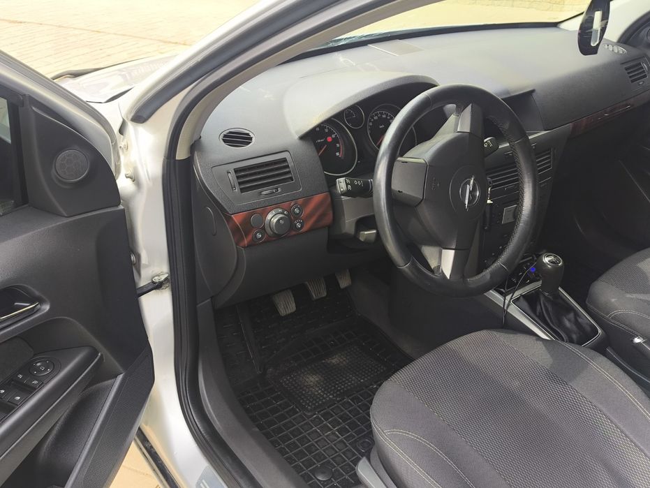 Продам Opel Astra H 2004г 1.4 в хорошем состоянии