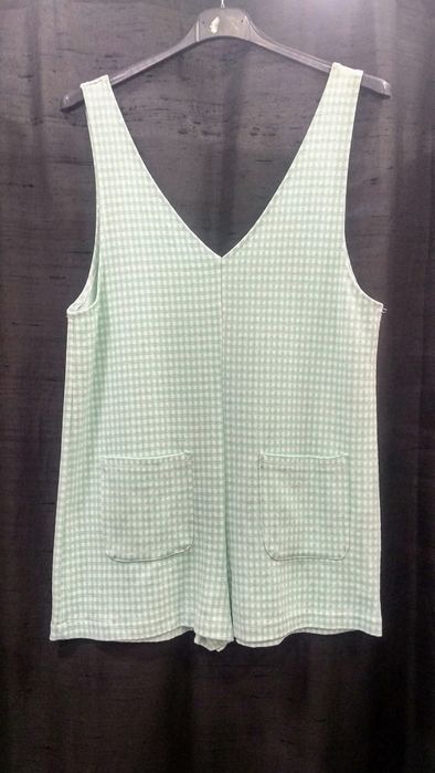 Macacão aos quadradinhos