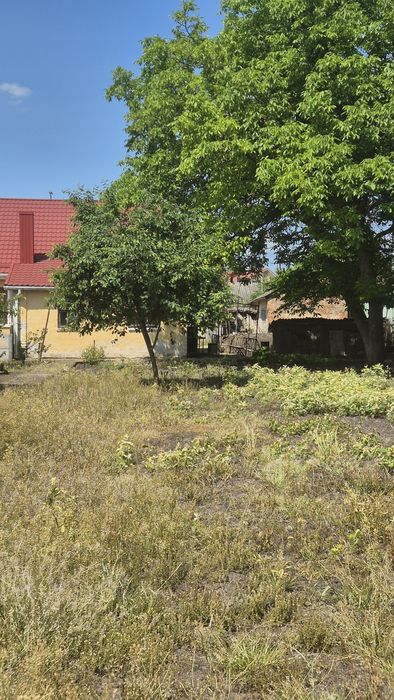 Частина будинку біля озера