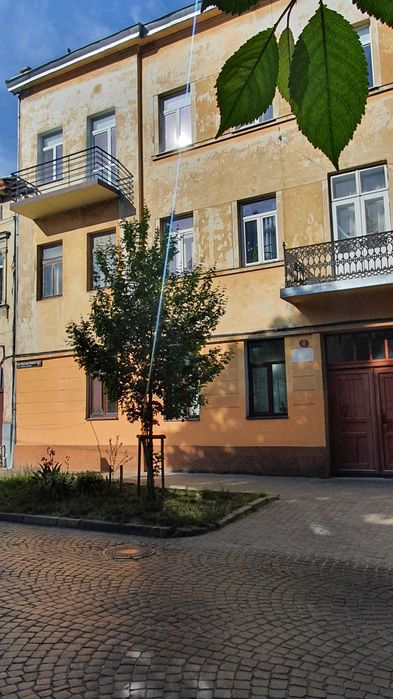 Продаж 2 кім. квартири в ближньому центрі вул. Ярослава Мудрого (цирк)