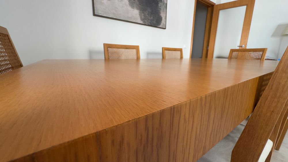 Mesa de jantar em madeira + 6 cadeiras
